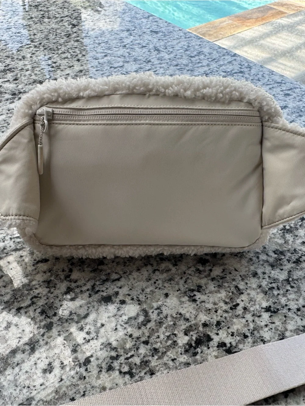 lululemon Everywhere Belt Bag Sherpa Fleece Beige Zip Waist Pack 3 Pockets